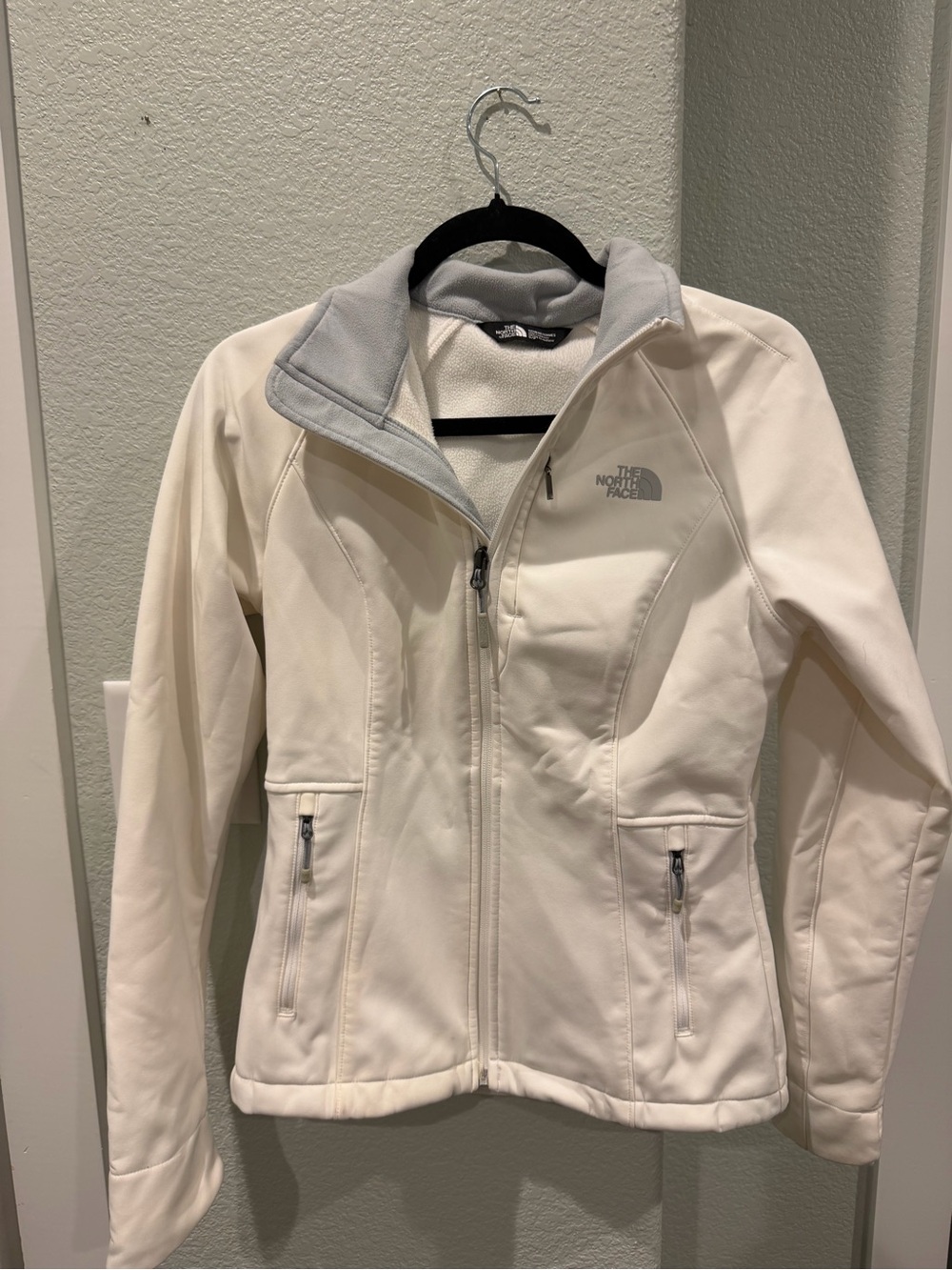 The North Face Women's White Full-Zip Softshell Jacket